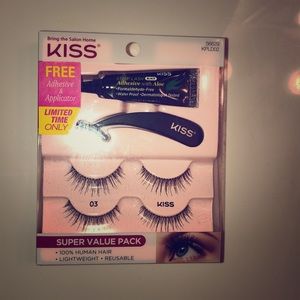 these are this KISS lashes.with the glue